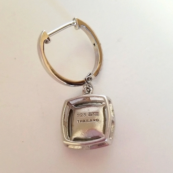 Woman's Fashion Pierced Earrings - Picture 5 of 5